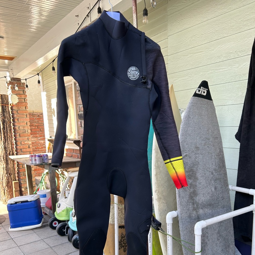 RipCurl Men’s EBomb Wetsuit 2/3 Like New